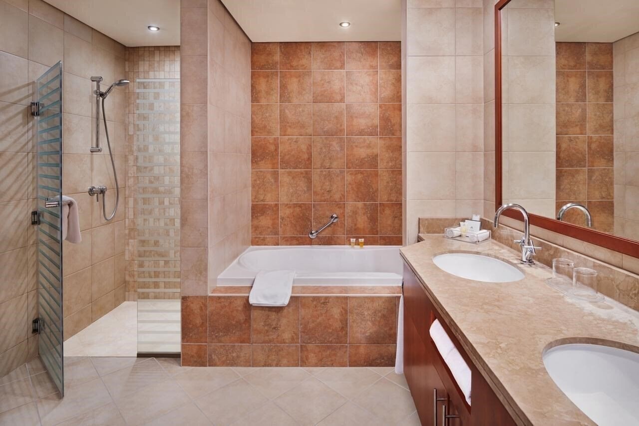 Апартаменты Oasis Beach Deluxe Apartments 5*